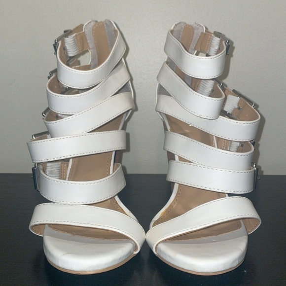 Express Off White Faux Leather Block Sandals w 5 buckles & back zippers. SZ 9 - Picture 6 of 12